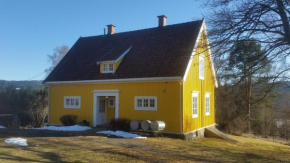 Det Gule Huset Hurdal, Hurdal